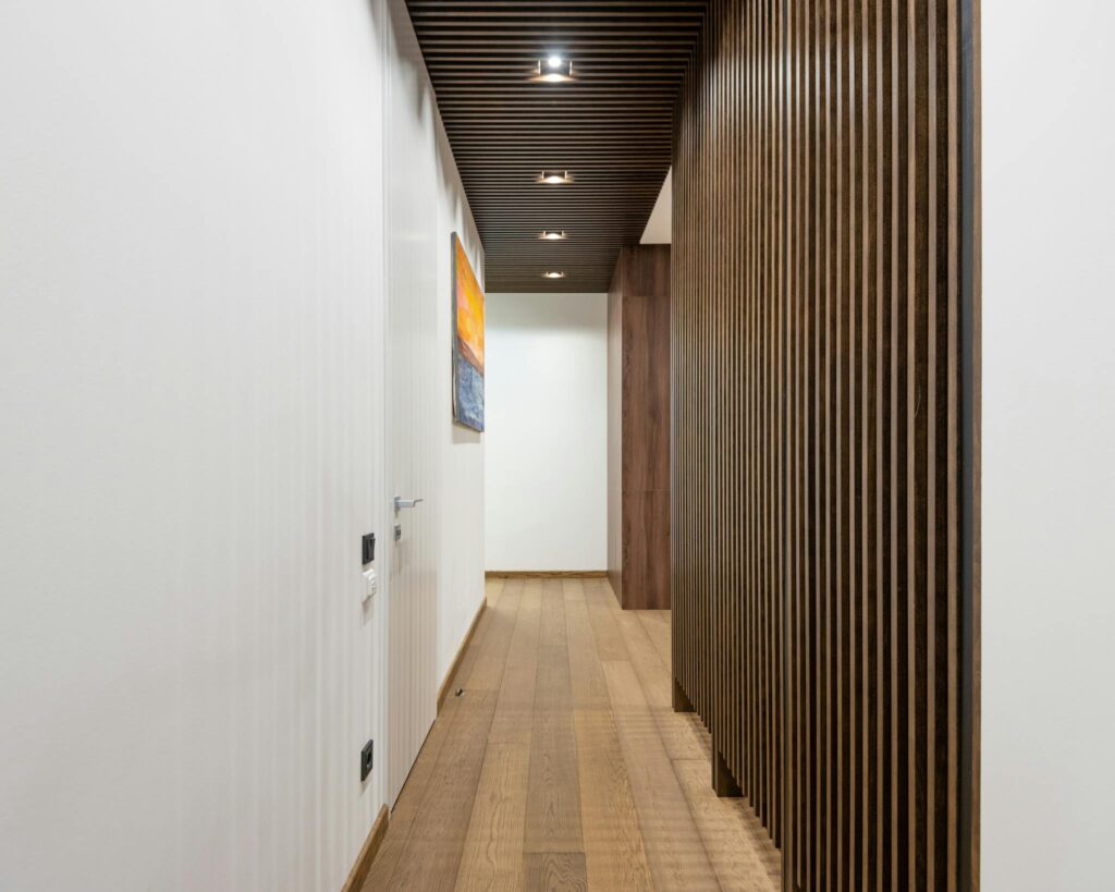 Narrow corridor with wooden partitions